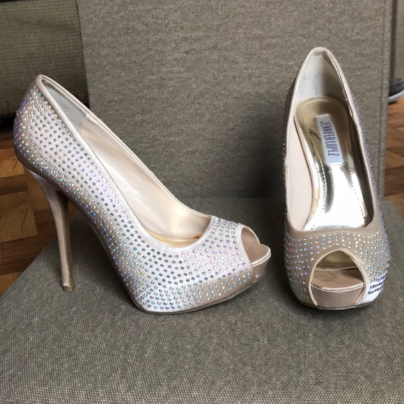 Jennifer Lopez jeweled heels - Picture 1 of 4